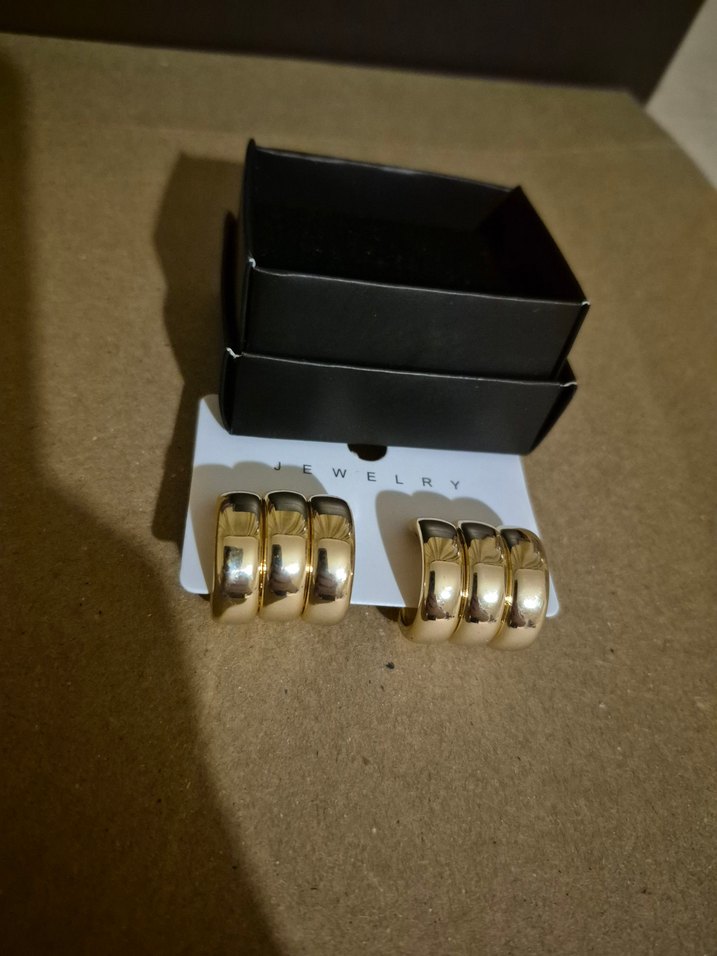 Mini Kemerli Altın Renk Kadın Küpeler - Görsel 3