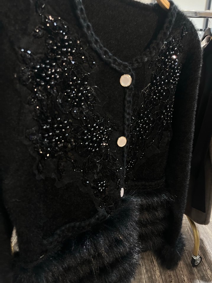 Siyah İşlemeli Angora Kürk Detaylı Kadın Hırka - Görsel 2