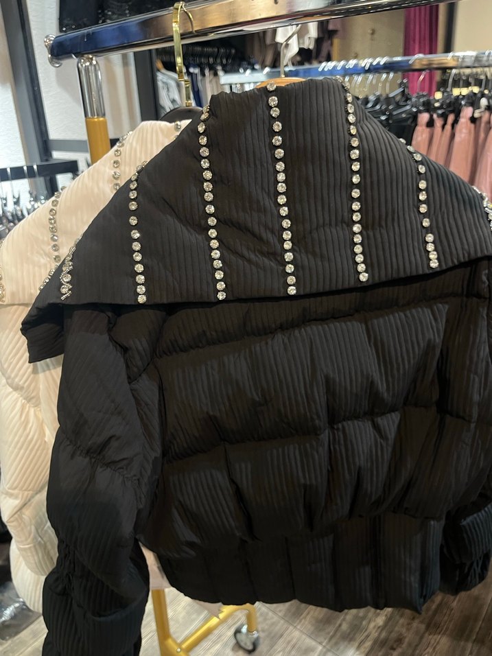 Nakışlı Siyah ve Beyaz  Kadın Kışlık Mini Ceket - Görsel 3