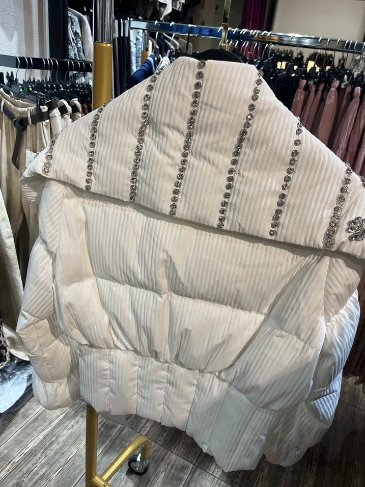 Nakışlı Siyah ve Beyaz  Kadın Kışlık Mini Ceket - Görsel 4