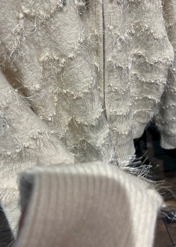 Kadı Beyaz Angora Nakışlı Hırka Son 1 adet - Görsel 3