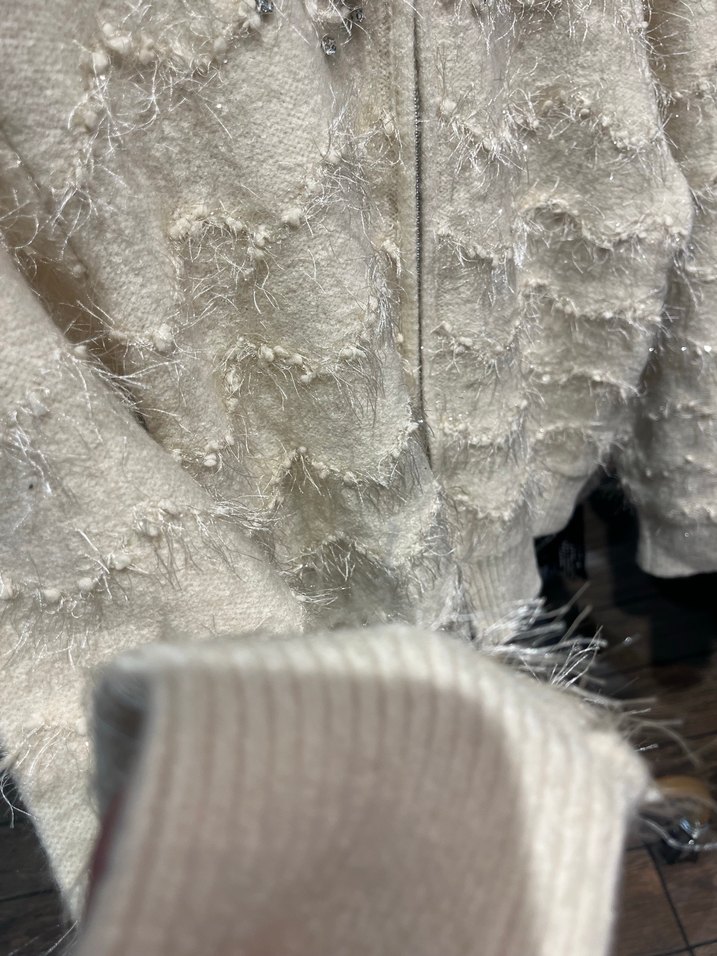 Kadı  Beyaz Angora Nakışlı Hırka Son 1 adet - Görsel 3