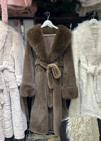 Uzun Bej Süet Kürk Detaylı Kadın Kaban - Görsel 4