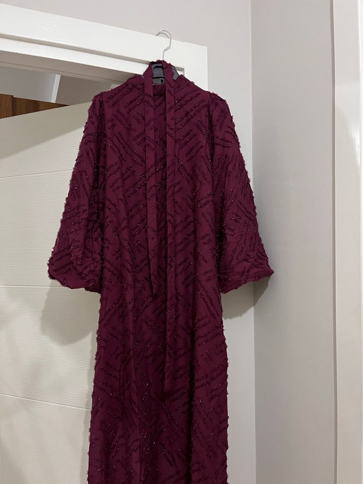 Bordo Uzun Nakışlı Kadın Elbise - Görsel 2