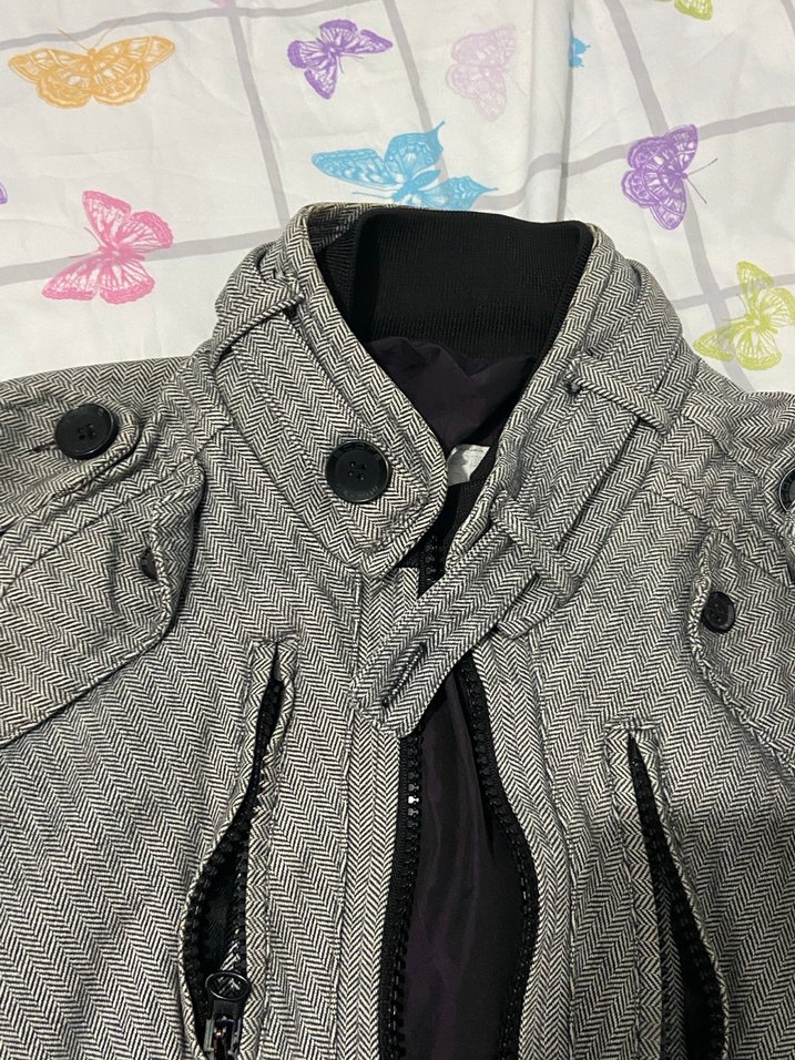 Gri Düğmeli Erkek Sokak Stili Mont - Görsel 2