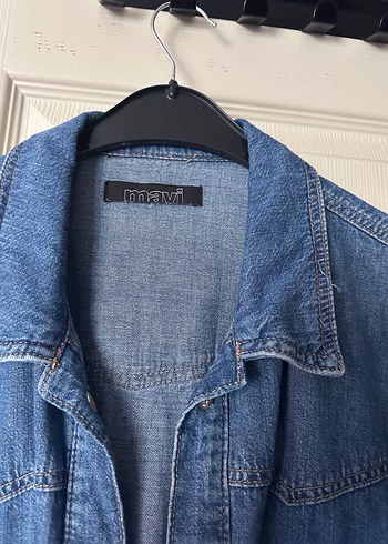 Düğmeli Mavi Denim Kadın Gömlek - Görsel 3