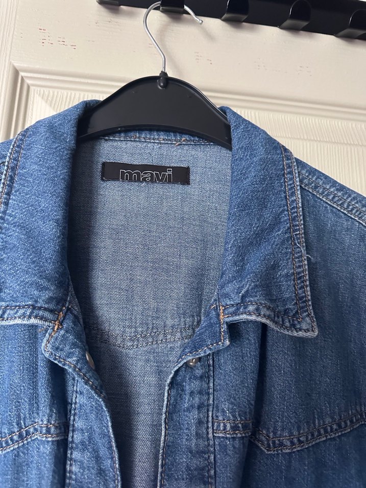 Düğmeli Mavi Denim Kadın Gömlek - Görsel 3