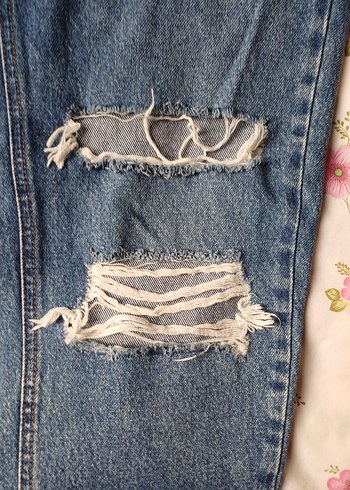 Pull Bear yırtık jean - Görsel 4