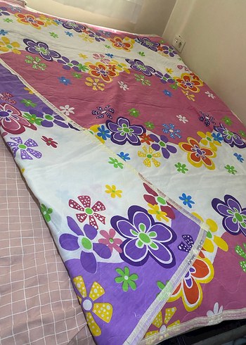 Çiçek Desenli Renkli Yatak Örtüsü - Görsel 2