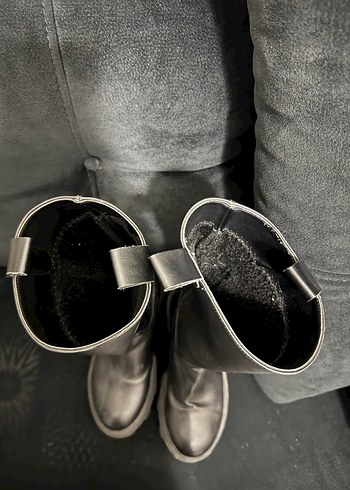 Siyah Deri Çizme - Görsel 3