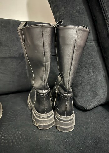 Siyah Deri Çizme - Görsel 2