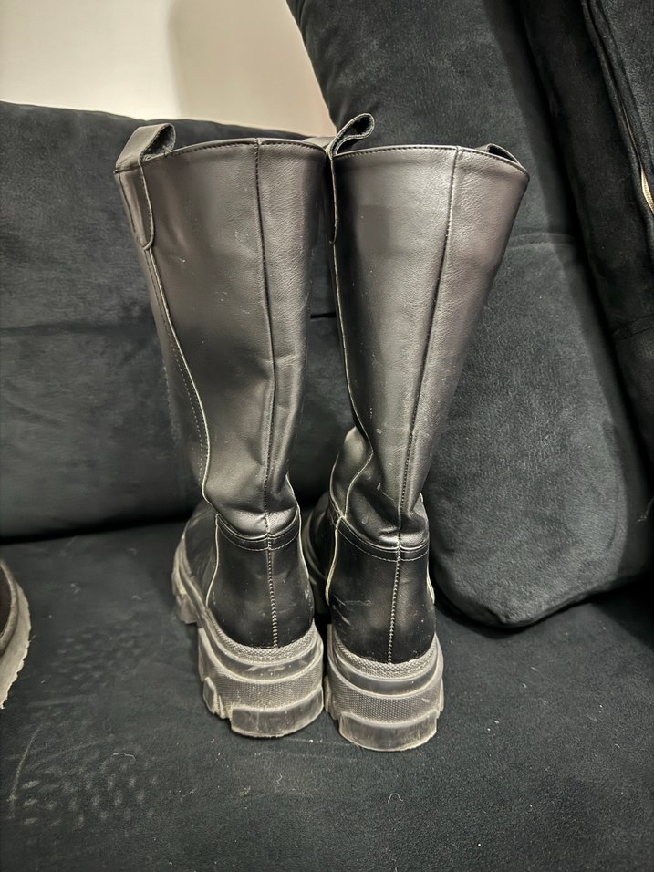 Siyah Deri Çizme - Görsel 2