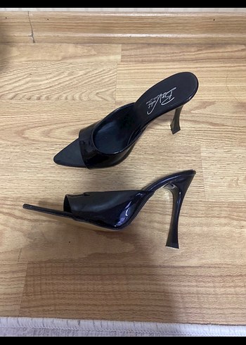 Siyah Rugan Tokalı Stiletto ince  Topuklu Kadın Ayakkabı - Görsel 2