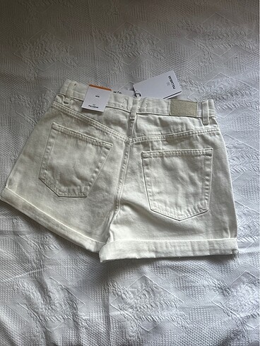 Pull and Bear Beyaz kort şort