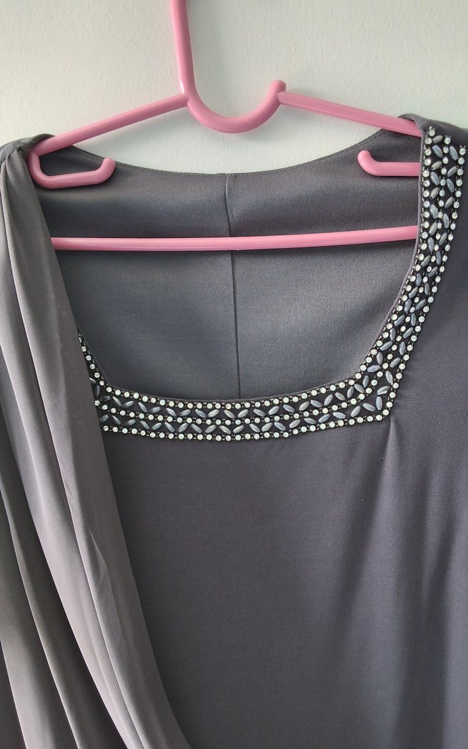 Gri Kısa Şifon  Kollu Drapeli Abiye Elbise - Görsel 2