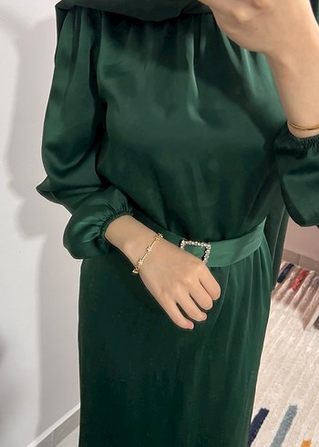 Yeşil Uzun Saten Elbise - Ana görsel