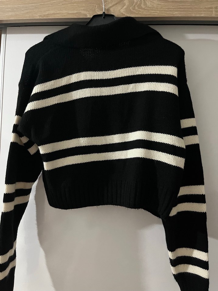 Çizgili V Yakalı Triko Kazak - Görsel 2