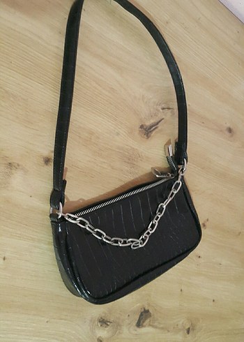 Zincir Detaylı Siyah Parlak Yılan Desenli Deri  Kadın Çanta - Görsel 3