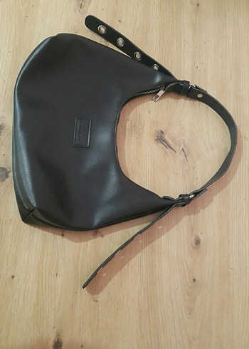 Kemer Detaylı Siyah Deri Kadın Çanta - Görsel 2