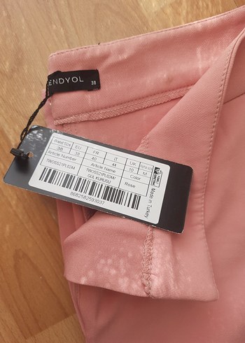 Pembe Pilili Kadın Parlak Kumaş Pantolon - Görsel 3