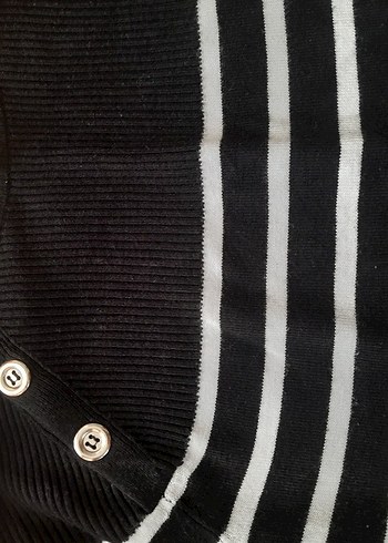 Düğmeli Siyah Beyaz Çizgili Kadın Triko - Görsel 3