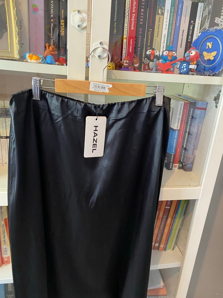 Siyah Uzun Salaş Saten Etek - Görsel 2