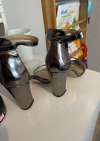 Parlak Gri 9 cm Kalın  Topuklu Kadın Ayakkabı - Görsel 4