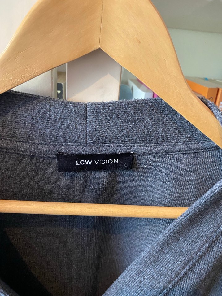 Düğmeli Gri V Yaka Kadın Hırka - Görsel 2