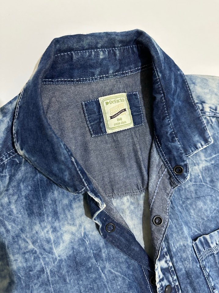 Düğmeli Batik Desenli Kısa Kollu Kot Gömlek - Görsel 2