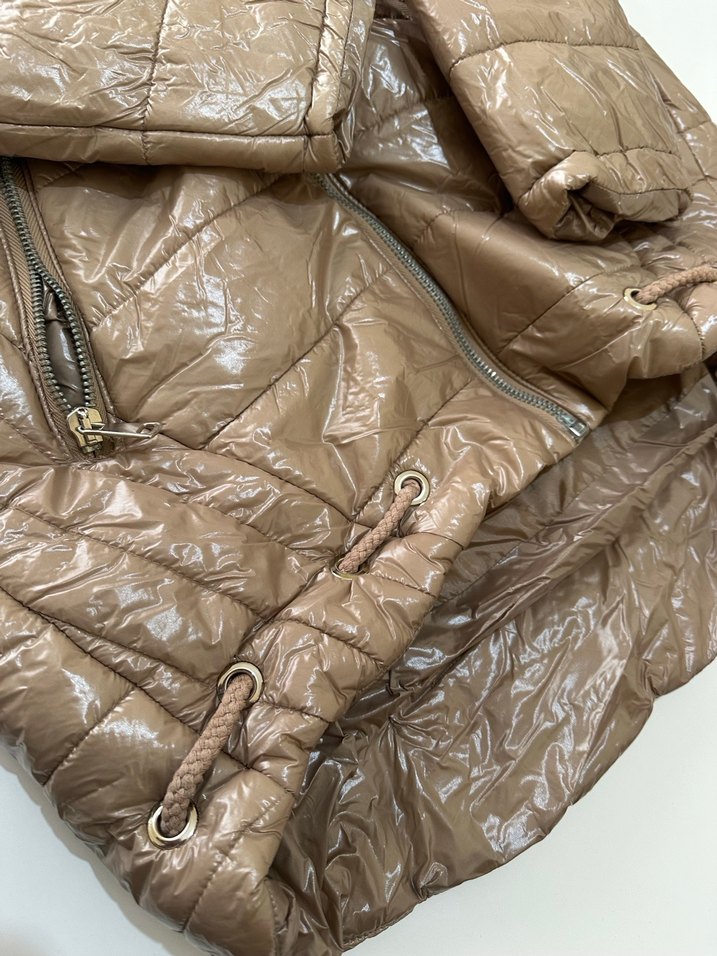 Bej Kapüşonlu Parlak Kadın Kışlık Mont - Görsel 3