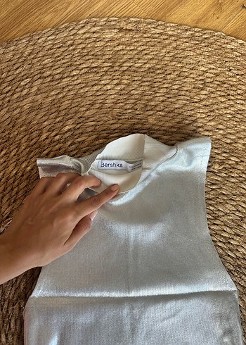 Bershka parlak kumaş kolsuz üst - Görsel 2