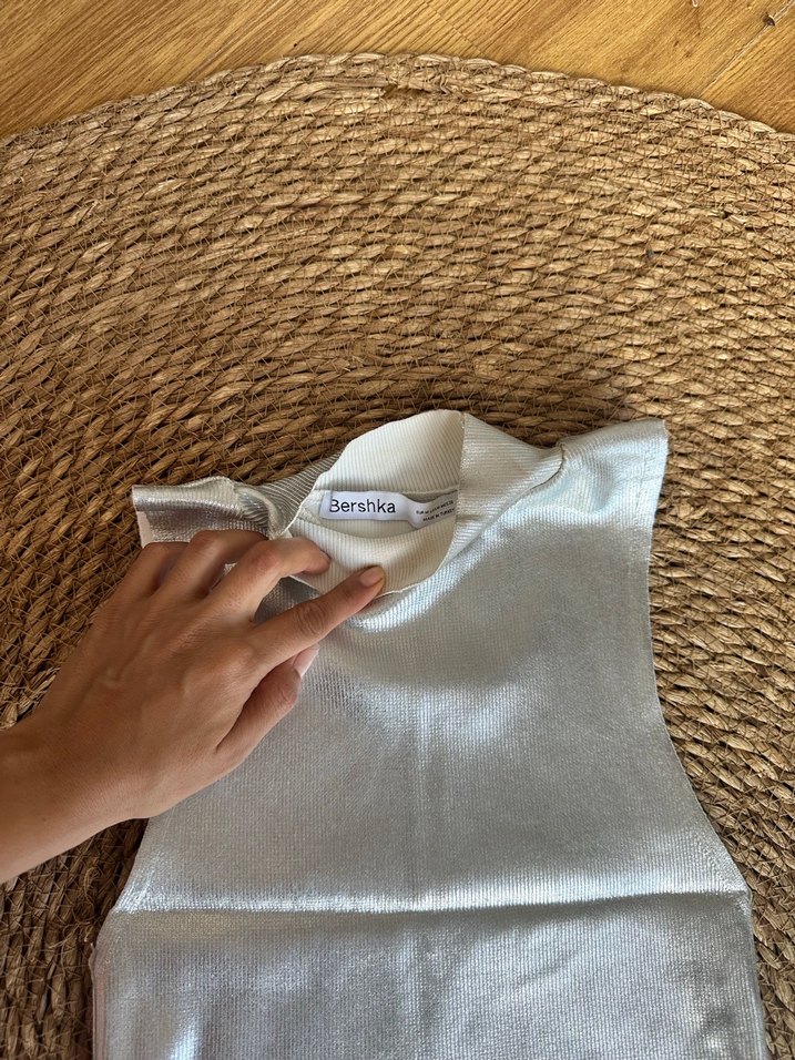 Bershka parlak kumaş kolsuz üst - Görsel 2