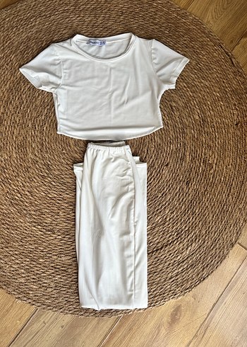 Beyaz Kısa Kollu Crop Top ve uzun etek takım - Görsel 2