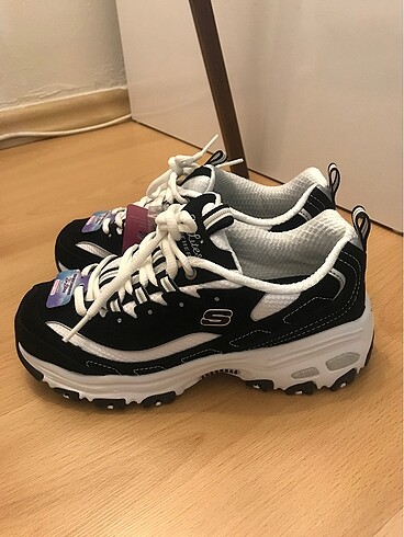 SKECHERS