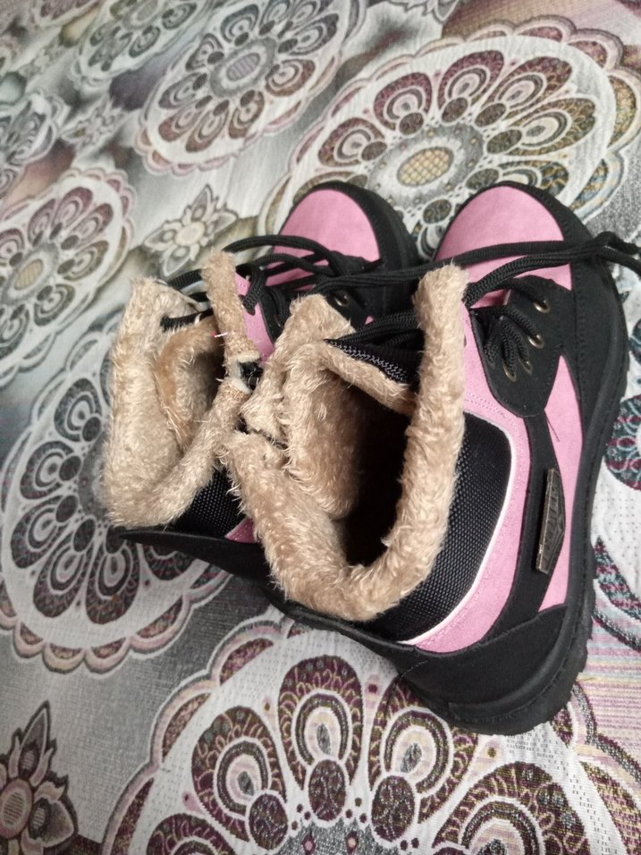 Kızlar için Pembe Bağcıklı Kürklü Bot - Görsel 3