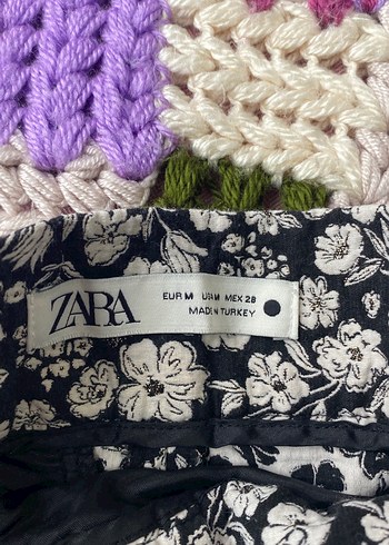 Çiçek Desenli Dantel Detaylı Mini Triko şort - Görsel 2