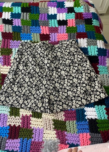 Çiçek Desenli Dantel Detaylı Mini Triko şort - Görsel 4