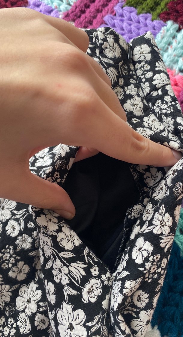 Çiçek Desenli Dantel Detaylı Mini Triko şort - Görsel 3