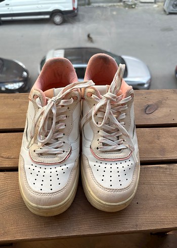 Beyaz Bağcıklı Stiletto Topuklu Kadın Spor Ayakkabı