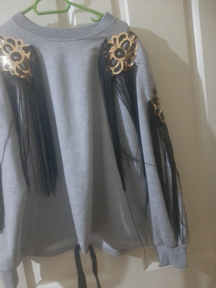 Püsküllü Nakışlı Gri Kadın Sweatshirt - Görsel 2