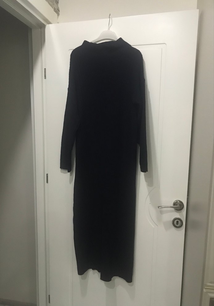 Siyah Uzun Kol Yüksek Yakalı Salaş Elbise - Görsel 2