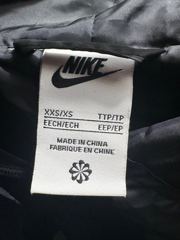 nike Uzun Yağmurluk Kapüşonlu - Görsel 3