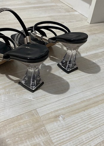 Siyah Parlak Stiletto Topuklu Kadın Ayakkabı - Görsel 2