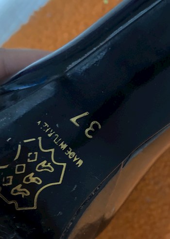 Siyah Parlak Rugan Stiletto Topuklu Kadın Ayakkabı - Görsel 3