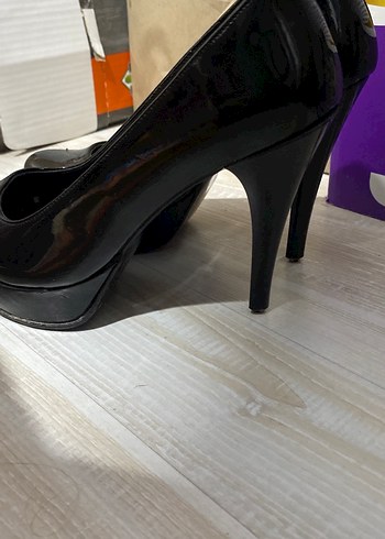 Siyah Parlak Rugan Stiletto Topuklu Kadın Ayakkabı - Görsel 2