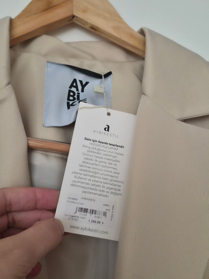 Aybike Stil Etiketli Crop Blazer Ceket - Görsel 4