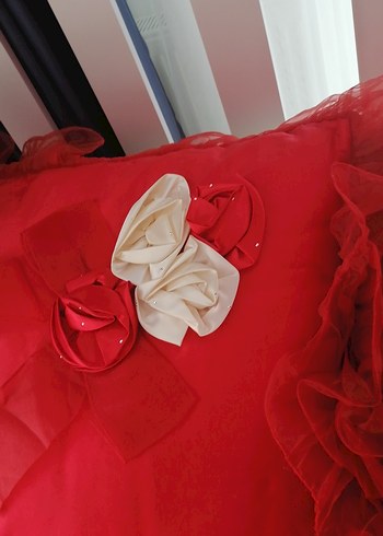 İşlemeli Parlak Kırmızı Yatak Örtüsü - Görsel 6