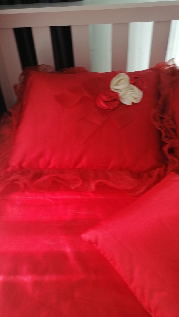 İşlemeli Parlak Kırmızı Yatak Örtüsü - Görsel 4