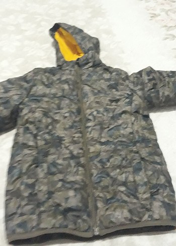 Kapüşonlu Kamuflaj Desenli Erkek Çocuk Mont - Görsel 2