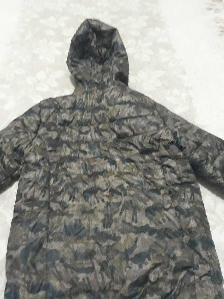 Kapüşonlu Kamuflaj Desenli Erkek Çocuk Mont - Görsel 3